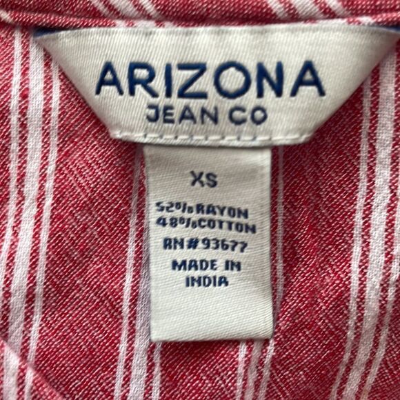 Bundle 3 Pieces: Tank, Chambray Top, Linen Button Up - Picture 6 of 16